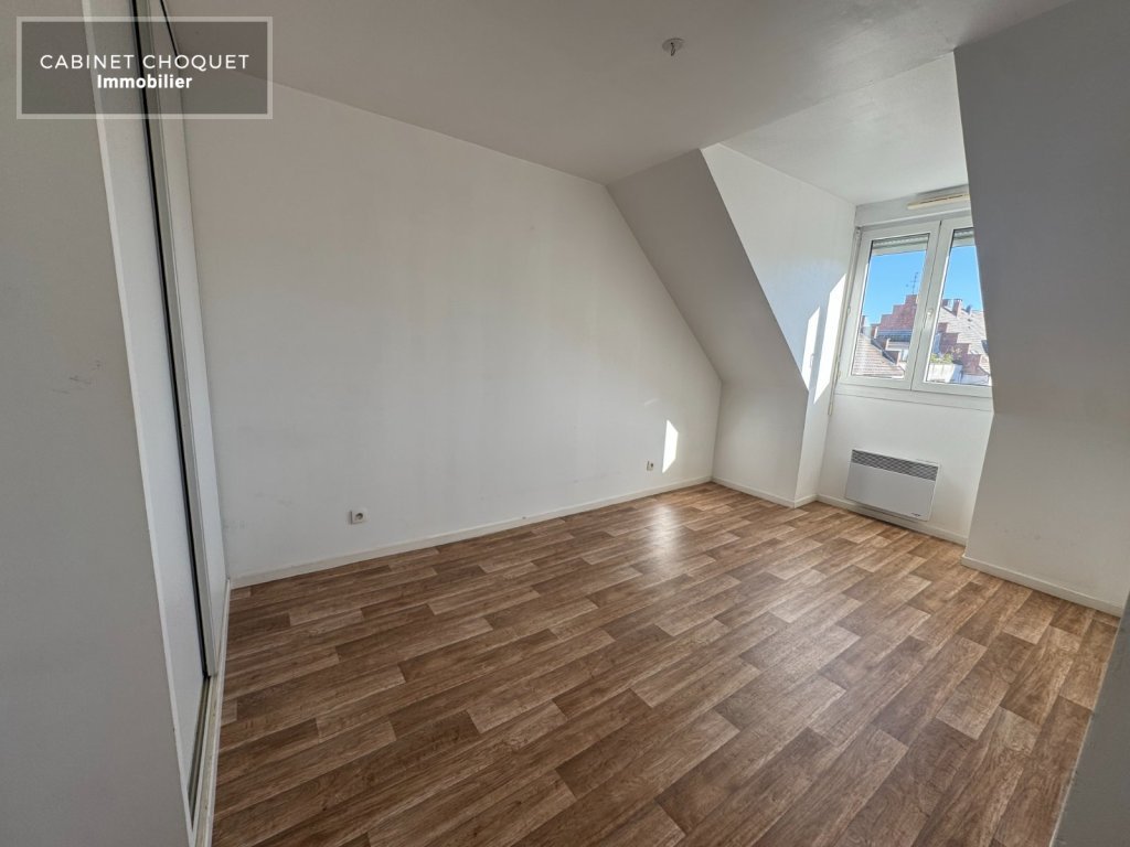 LILLE - VIEUX LILLE - PROX AV DU PEUPLE BELGE - COMMERCES - BUS - STATION V LILLE - F3 AVEC TERRASSE ET PARKING - Disponible de suite