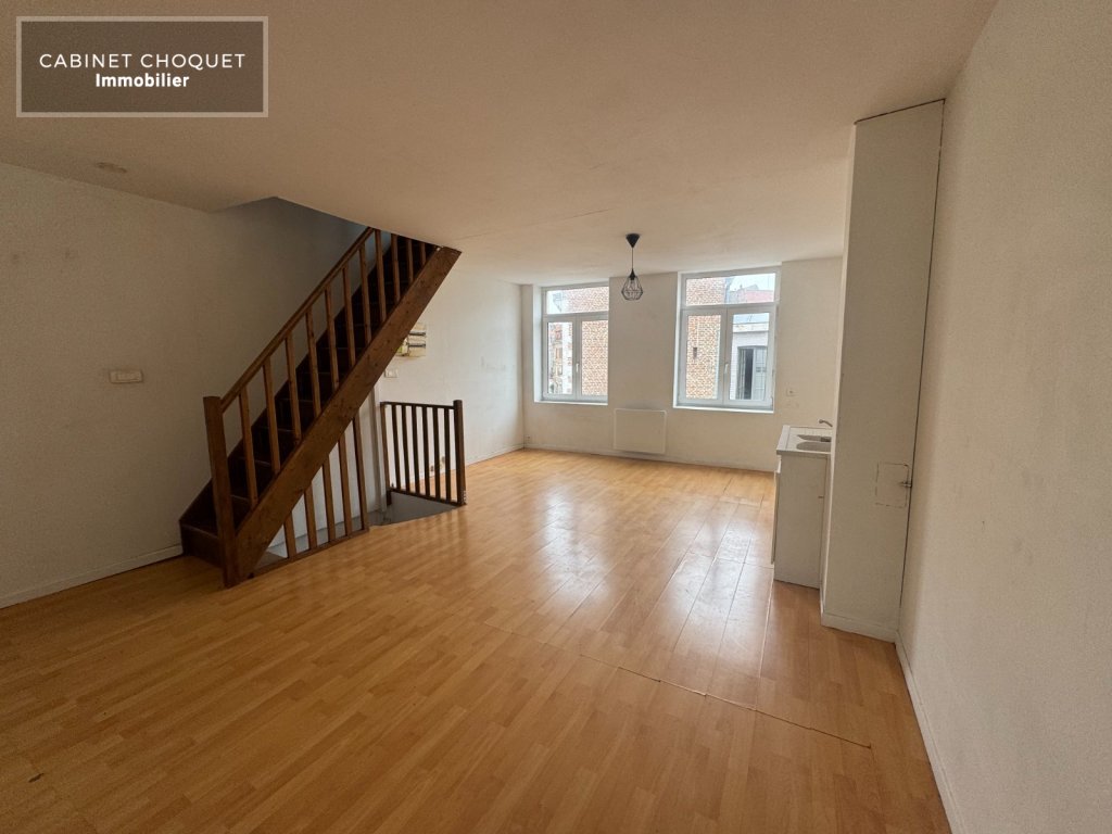 LILLE - VIEUX LILLE - PROX RUE DE GAND & PLACE LOUISE DE BETTIGNIES - PROX GARES & METROS - COMMERCES - F3 DUPLEX - Disponible de suite