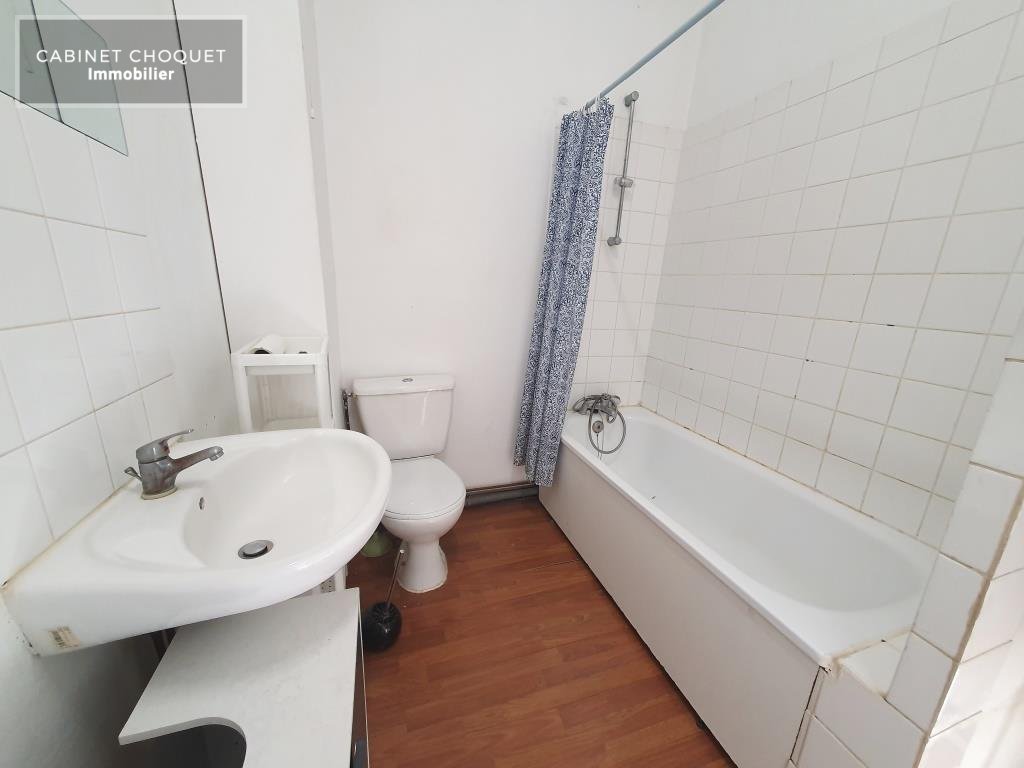 LILLE - VIEUX LILLE - PROX RUE DE GAND & PLACE LOUISE DE BETTIGNIES - PROX GARES & METROS - COMMERCES - F3 DUPLEX - Disponible de suite