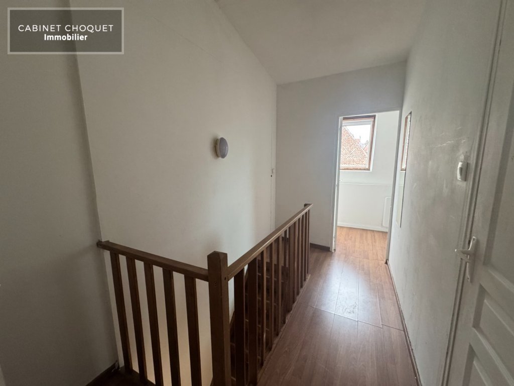 LILLE - VIEUX LILLE - PROX RUE DE GAND & PLACE LOUISE DE BETTIGNIES - PROX GARES & METROS - COMMERCES - F3 DUPLEX - Disponible de suite
