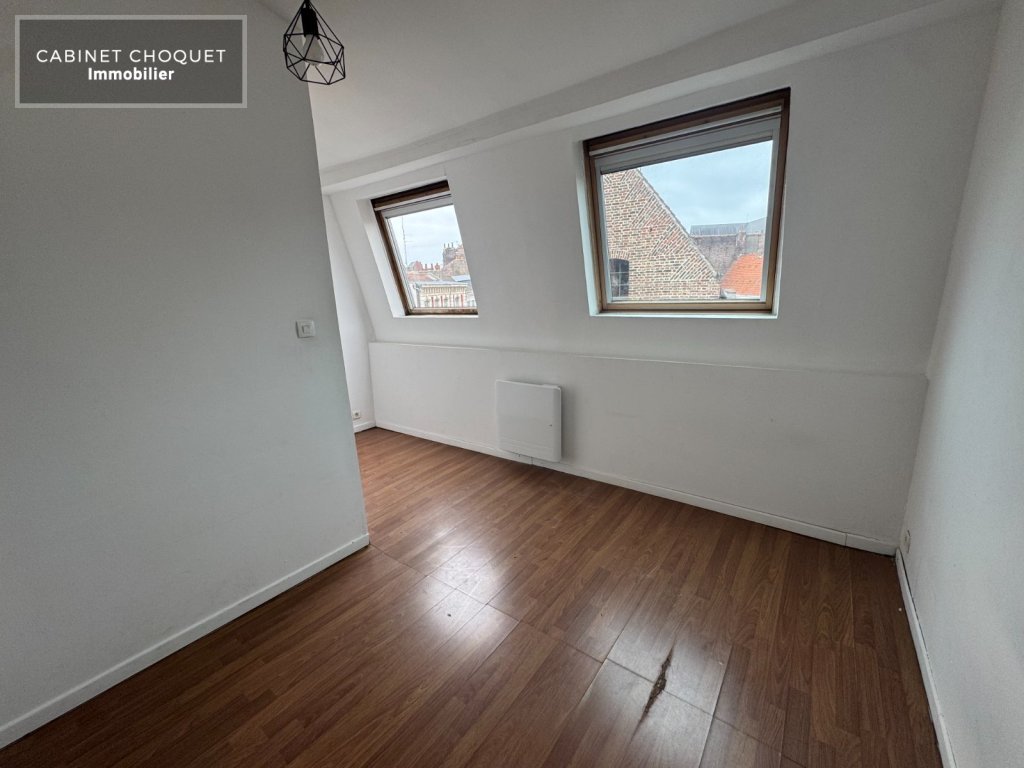 LILLE - VIEUX LILLE - PROX RUE DE GAND & PLACE LOUISE DE BETTIGNIES - PROX GARES & METROS - COMMERCES - F3 DUPLEX - Disponible de suite