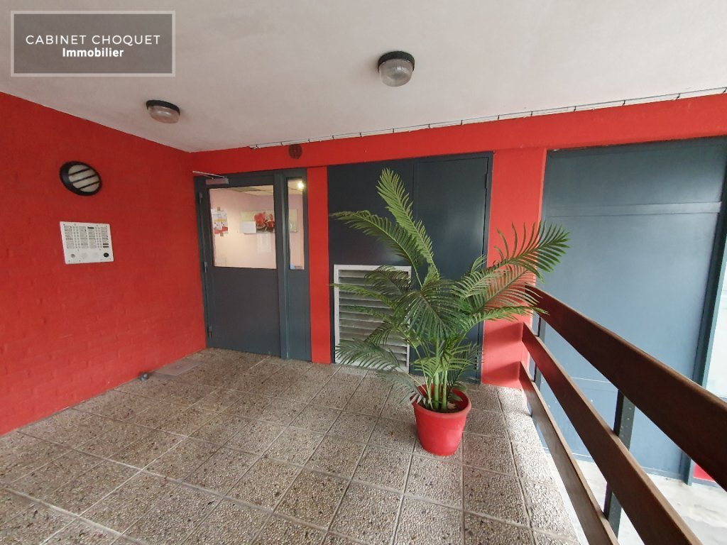 VILLENEUVE D ASCQ - PROX CITE SCIENTIFIQUE & CENTRE COMMERCIAL V2 - METRO TRIOLO - FACILITES GRANDS AXES - F3 AVEC PARKING - Disponible le 28 dcembre