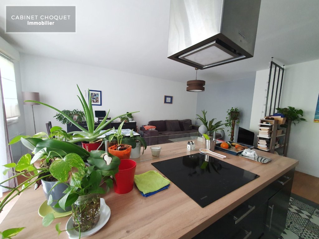 LILLE - VIEUX LILLE - PROX AV DU PEUPLE BELGE & RUE ST SEBASTIEN - F3 AVEC BALCON ET GRAND GARAGE