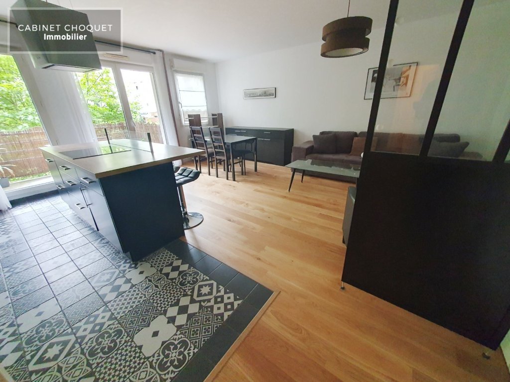 LILLE - VIEUX LILLE - PROX AV DU PEUPLE BELGE & RUE ST SEBASTIEN - F3 AVEC BALCON ET GRAND GARAGE
