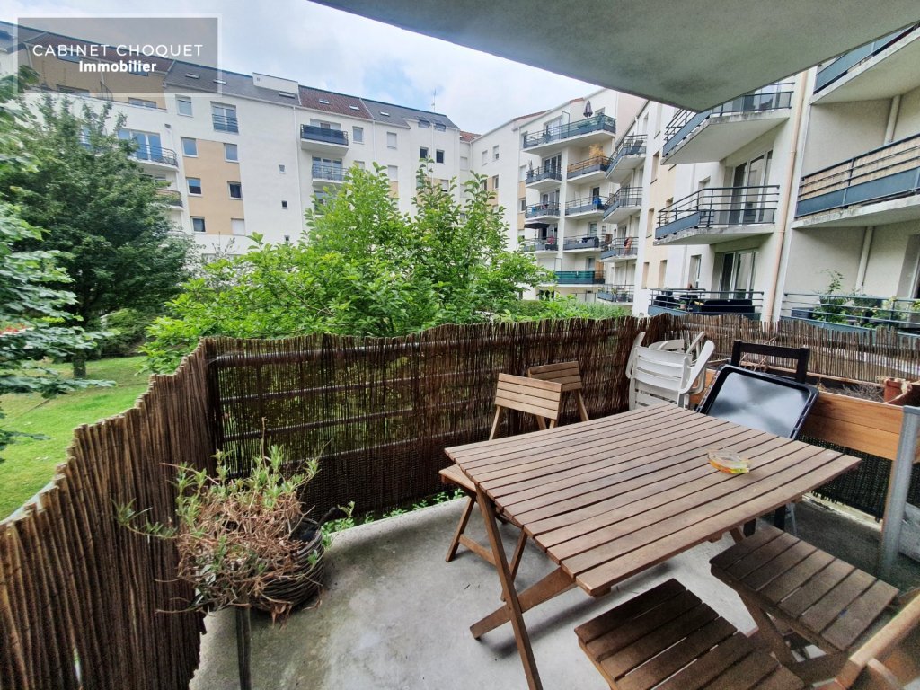 LILLE - VIEUX LILLE - PROX AV DU PEUPLE BELGE & RUE ST SEBASTIEN - F3 AVEC BALCON ET GRAND GARAGE