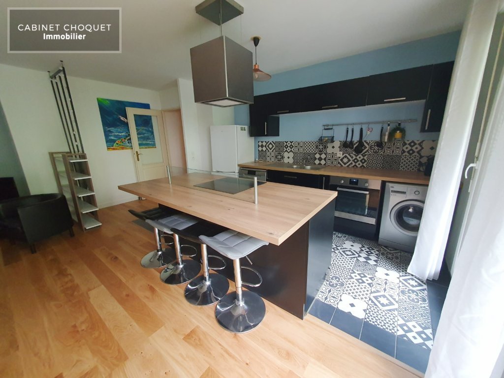 LILLE - VIEUX LILLE - PROX AV DU PEUPLE BELGE & RUE ST SEBASTIEN - F3 AVEC BALCON ET GRAND GARAGE