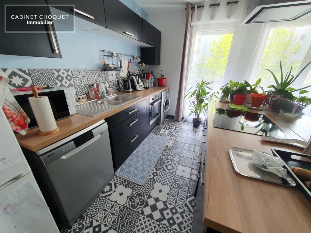 LILLE - VIEUX LILLE - PROX AV DU PEUPLE BELGE & RUE ST SEBASTIEN - F3 AVEC BALCON ET GRAND GARAGE