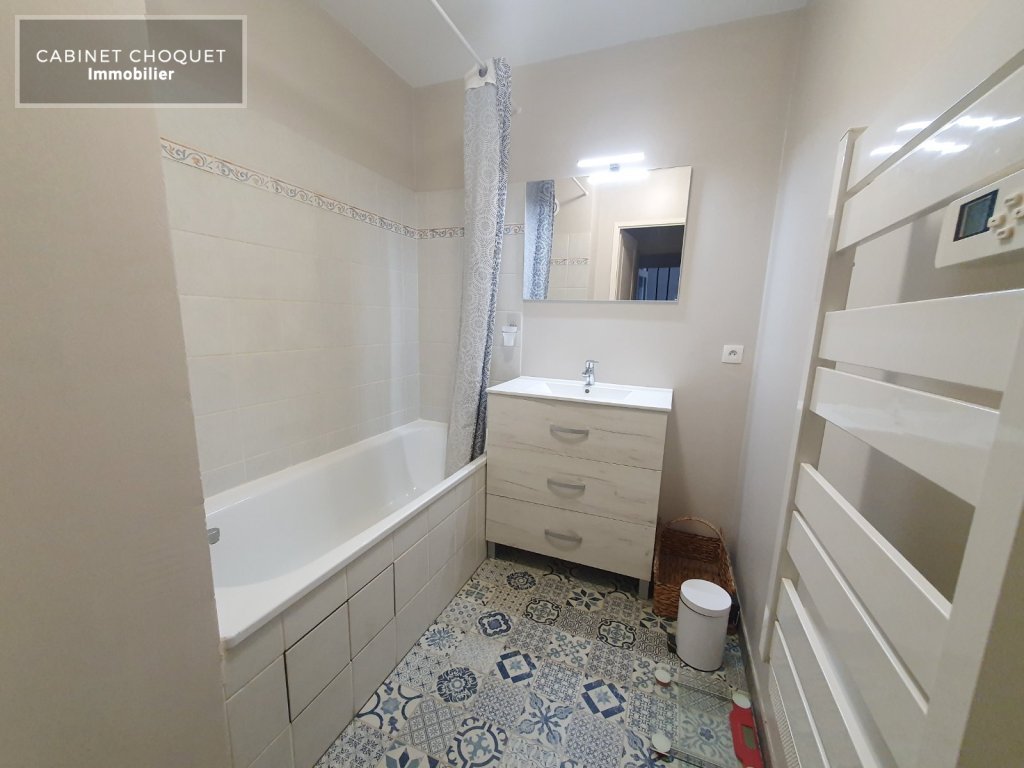 LILLE - VIEUX LILLE - PROX AV DU PEUPLE BELGE & RUE ST SEBASTIEN - F3 AVEC BALCON ET GRAND GARAGE