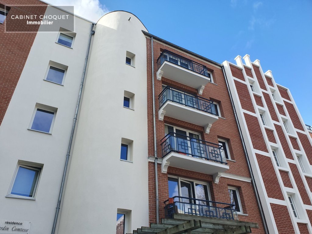 LILLE - VIEUX LILLE - PROX AV DU PEUPLE BELGE & RUE ST SEBASTIEN - F3 AVEC BALCON ET GRAND GARAGE