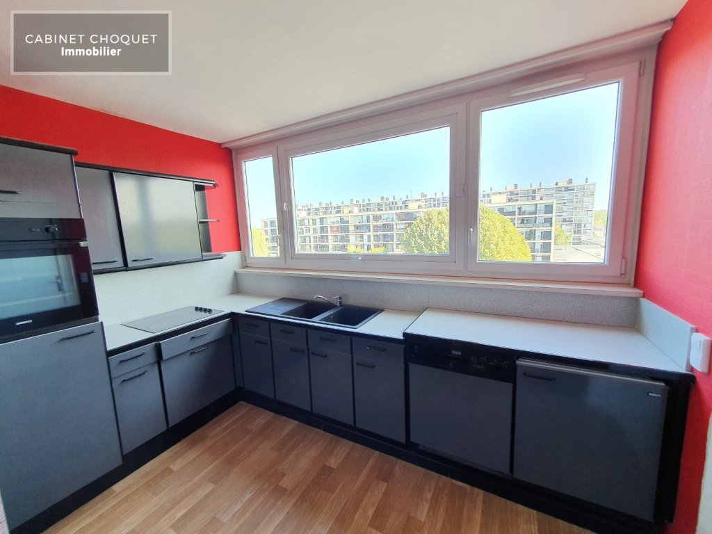 F4 BIS AVEC GRAND BALCON, GARAGE ET CAVE A LOUER - CROIX PARC BARBIEUX - 98 m2 - 1 068 &euro; charges comprises par mois