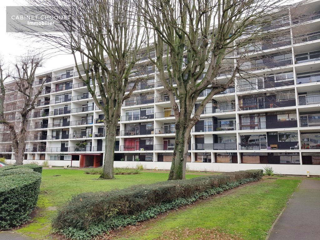 F4 BIS AVEC GRAND BALCON, GARAGE ET CAVE A LOUER - CROIX PARC BARBIEUX - 98 m2 - 1 068 &euro; charges comprises par mois