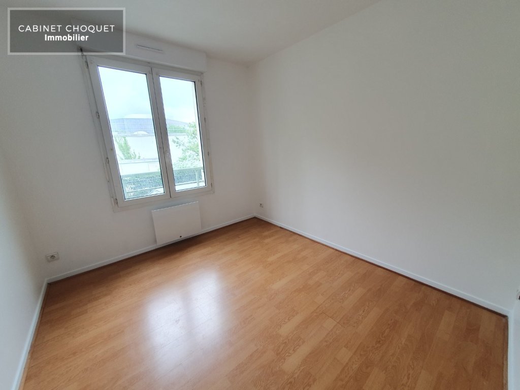LILLE - VIEUX LILLE - PROX AV DU PEUPLE BELGE - PROX IAE - BUS - F3 BIS AVEC PARKING, CAVE & GRAND BALCON - Disponible de suite
