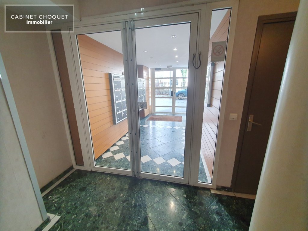 LILLE - VIEUX LILLE - PROX AV DU PEUPLE BELGE - PROX IAE - BUS - F3 BIS AVEC PARKING, CAVE & GRAND BALCON - Disponible de suite