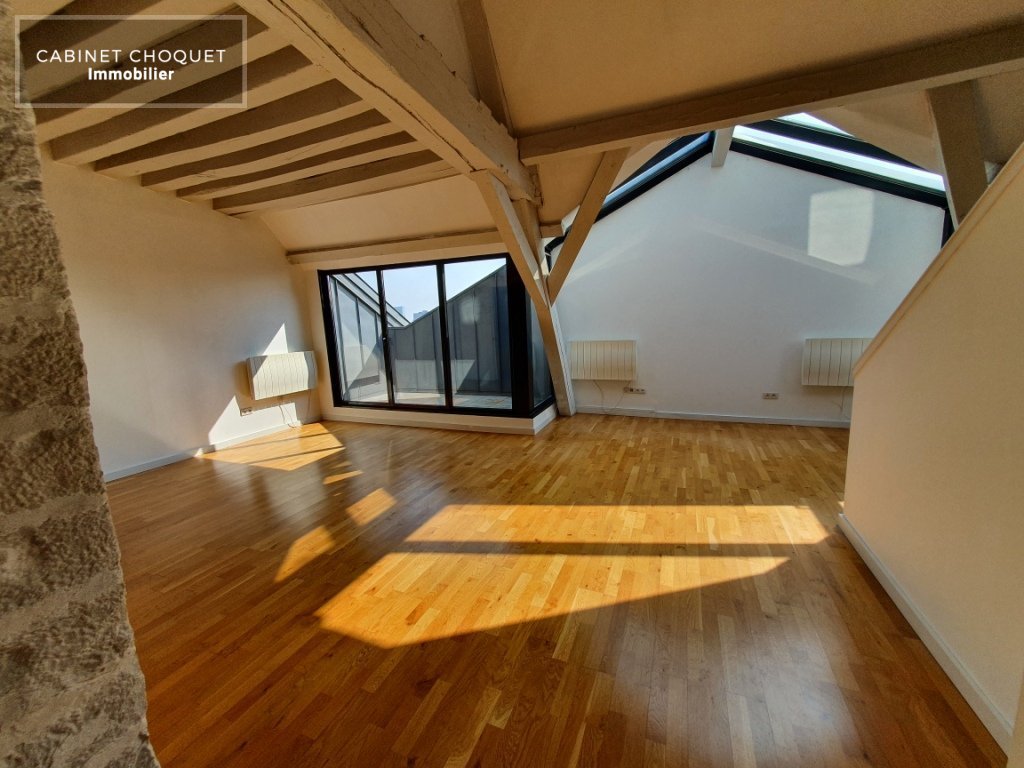 GRAND F4 DE STANDING EN TRIPLEX AVEC TERRASSE, PARKING & CAVE