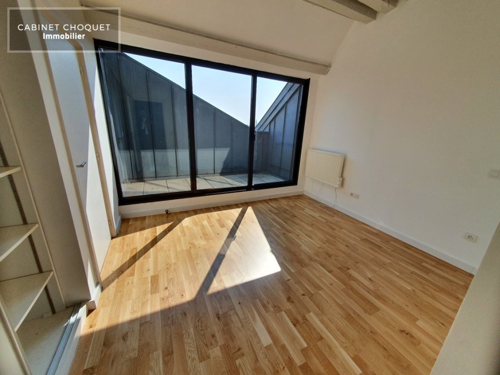 LILLE - VIEUX LILLE - RUE ROYALE - PROX PLACE DE ST ANDRE - GRAND F4 DE STANDING EN TRIPLEX AVEC TERRASSE, PARKING & CAVE - Disponible de suite