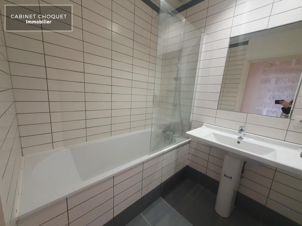 LILLE - VIEUX LILLE - RUE ROYALE - PROX PLACE DE ST ANDRE - GRAND F4 DE STANDING EN TRIPLEX AVEC TERRASSE, PARKING & CAVE - Disponible de suite