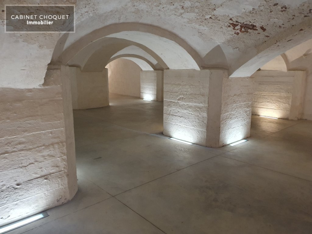 LILLE - VIEUX LILLE - RUE ROYALE - PROX PLACE DE ST ANDRE - GRAND F4 DE STANDING EN TRIPLEX AVEC TERRASSE, PARKING & CAVE - Disponible de suite