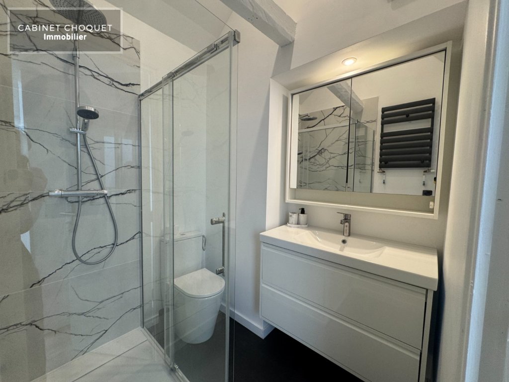 F5 AVEC PARKING & TERRASSE A LOUER - VIEUX-LILLE - 118.5 m2 - 1 690 &euro; charges comprises par mois