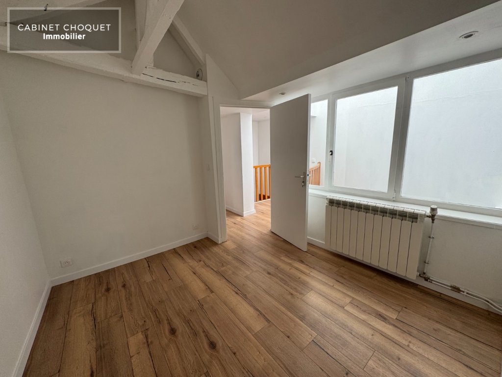 F5 AVEC PARKING & TERRASSE A LOUER - VIEUX-LILLE - 118.5 m2 - 1 690 &euro; charges comprises par mois