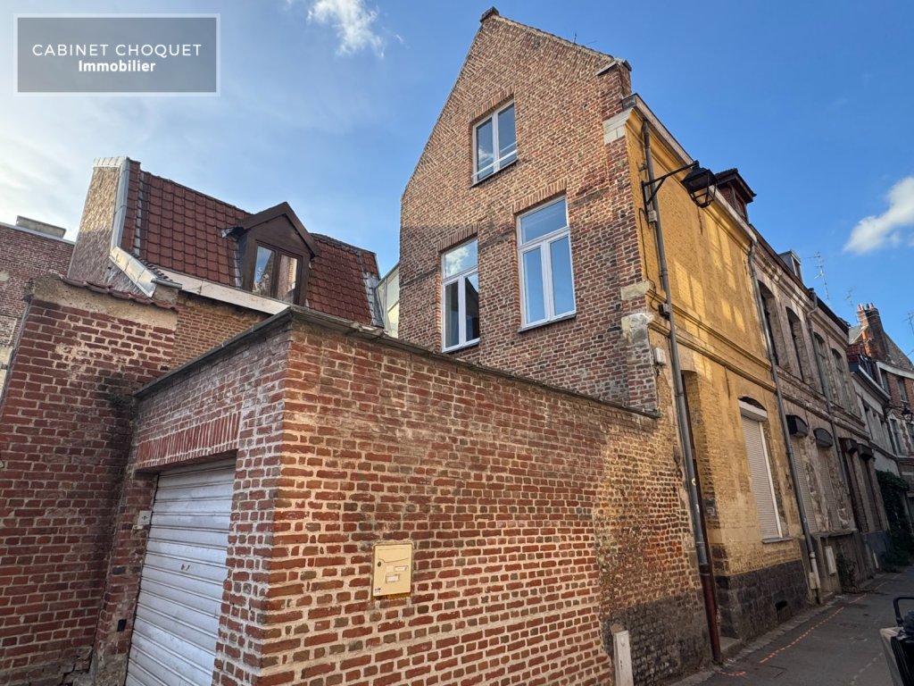 F5 AVEC PARKING & TERRASSE A LOUER - VIEUX-LILLE - 118.5 m2 - 1 690 &euro; charges comprises par mois