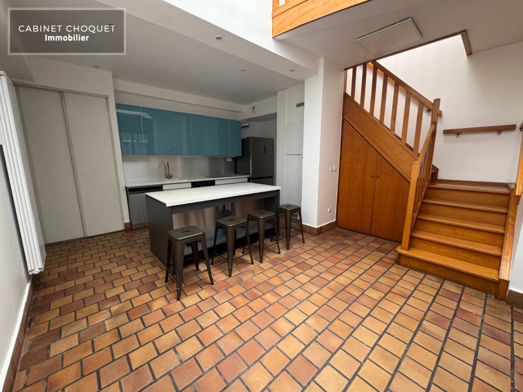 F5 AVEC PARKING & TERRASSE A LOUER - VIEUX-LILLE - 118.5 m2 - 1 690 &euro; charges comprises par mois
