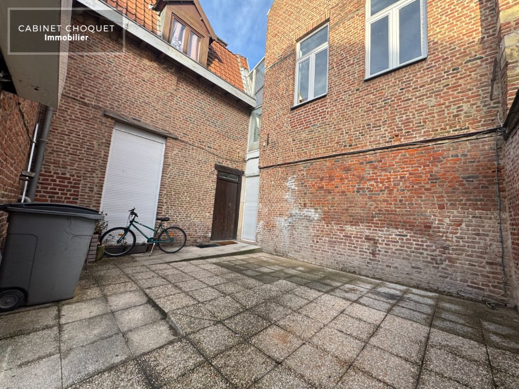 F5 AVEC PARKING & TERRASSE A LOUER - VIEUX-LILLE - 118.5 m2 - 1 690 &euro; charges comprises par mois
